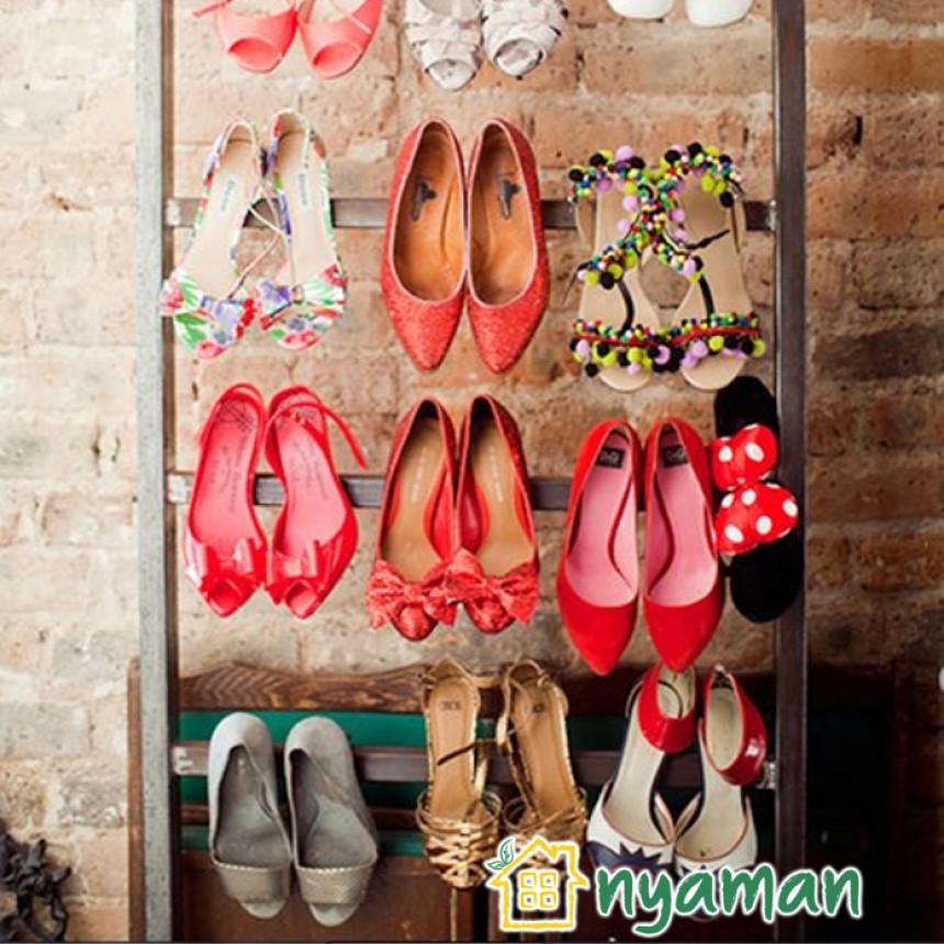 Buat rak sepatu dari tangga bekas