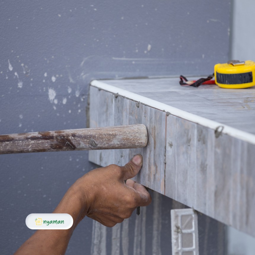 Cari Jasa Pasang Keramik? Mau Pasang Keramik Per Meter? Nyaman.Online Siap Bantu