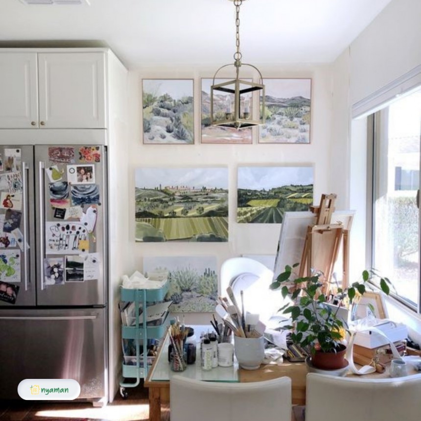 Cukup simple untuk sebuah ruang kerja.