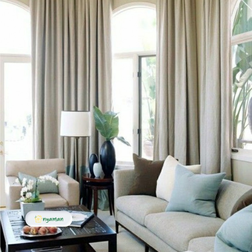 Dekorasi sudut ruangan yang menginspirasi dengan memasang gorden andalan