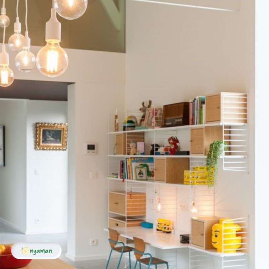 Desain meja belajar minimalis dengan rak