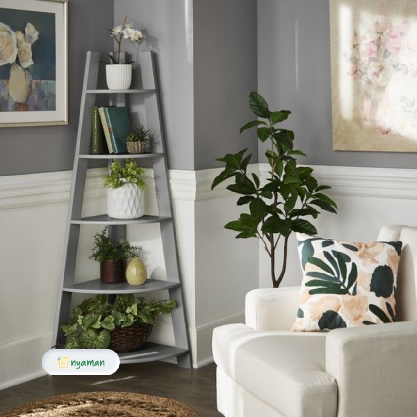 Inspirasi Sudut Ruangan Rumahmu Yang Sempit, Rak tangga yang pas di sudut ruangan