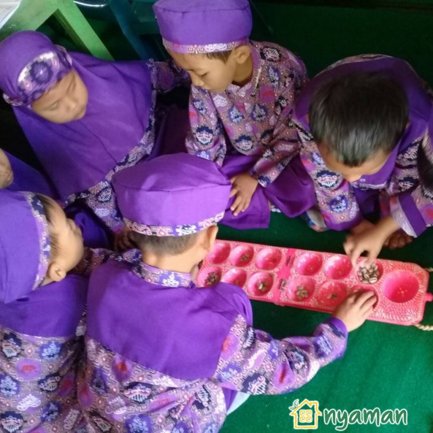 Lakukan permainan tradisonal ini saat WFH (3/3), Bermain congklak