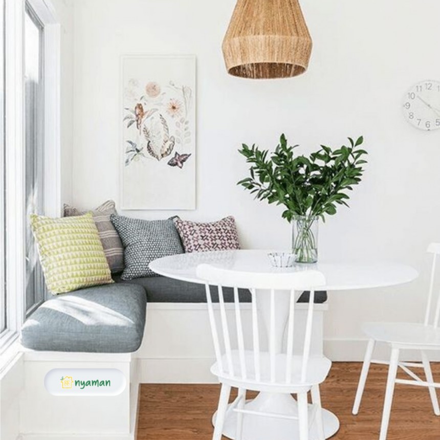 Makan di meja makan bersama keluarga menjadi saat yang menyenangkan