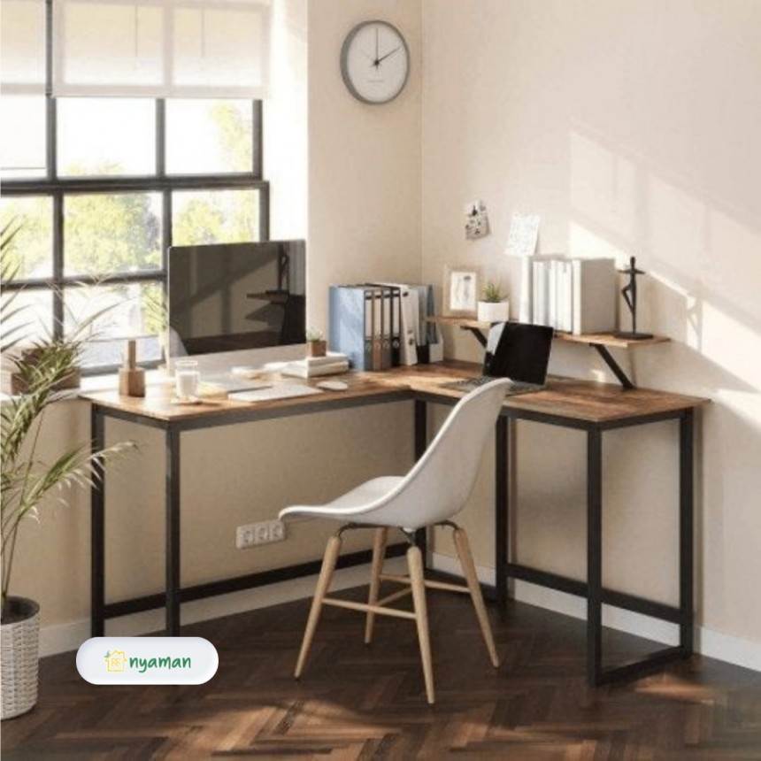 Menjadikan sudut ruangan sebagai tempat belajar atau bekerja sambil berkumpul bersama keluarga