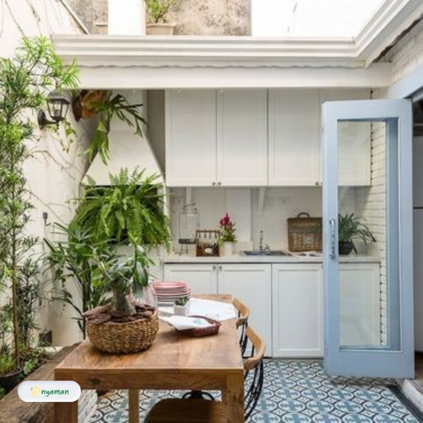 Yuk, manfaatin halaman belakang rumah sobat nyaman jadi dapur yang cantik dan keren